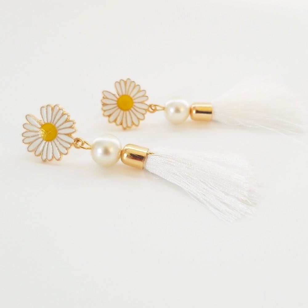 Flower Tassel Earrings NWOT